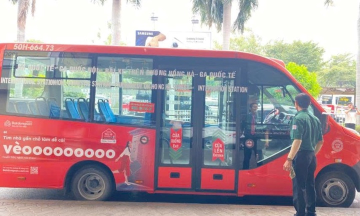 Trung chuyển hành khách tại sân bay Tân Sơn Nhất để giảm ùn ứ