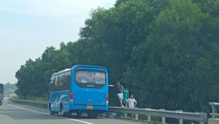 Tết Nguyên đán 2025, xe khách đón trả khách trên cao tốc bị phạt nặng theo quy định mới nhất