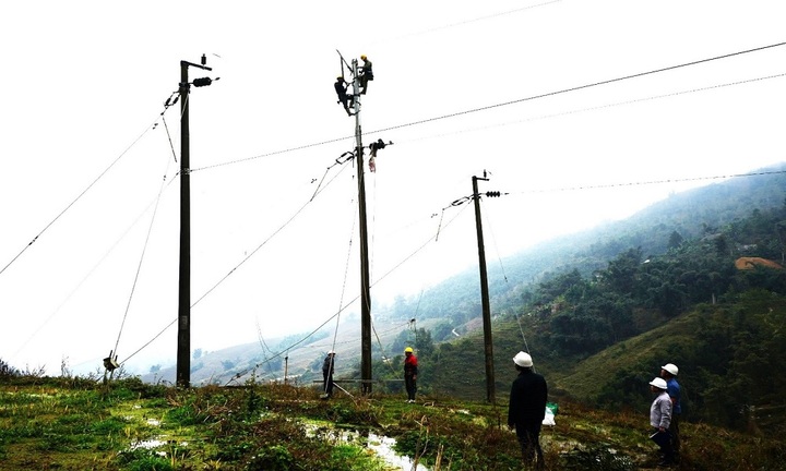 Lào Cai: Thôn cuối cùng của tỉnh đã có điện lưới quốc gia trước Tết Nguyên đán