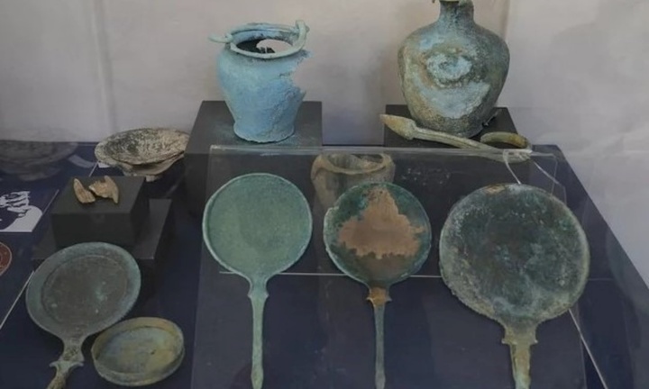 Tìm thấy hàng loạt cổ vật giá 213 tỷ đồng, hai người bất ngờ bị bắt giữ