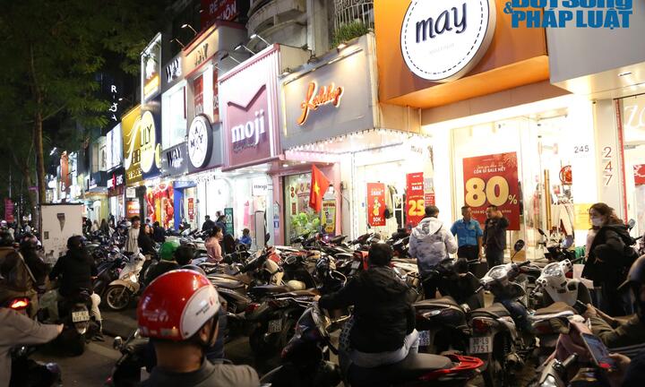 Người dân về quê ăn Tết, 