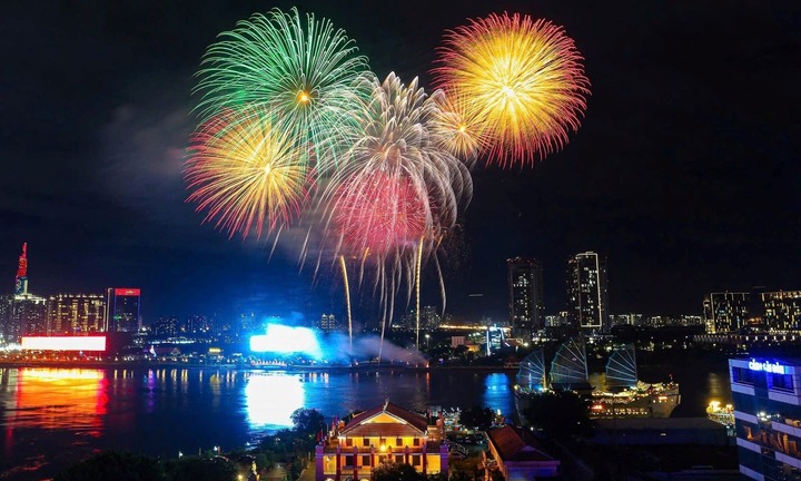 Những tuyến đường nào ở TP. HCM bị cấm để phục vụ bắn pháo hoa đêm giao thừa?