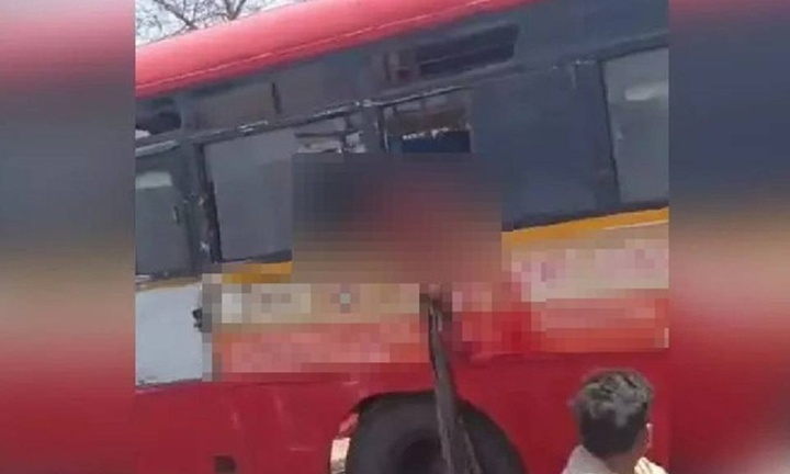 Thò đầu ra ngoài cửa sổ xe buýt, cô gái trẻ bị xe tải đâm tử vong