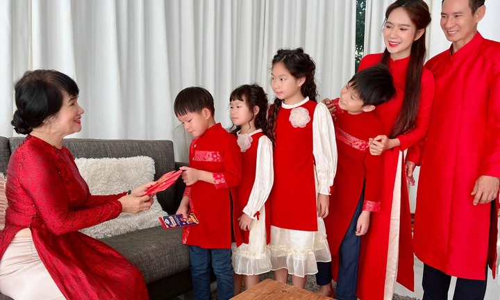 Những điều phụ huynh nhất định phải dạy con khi nhận lì xì ngày Tết