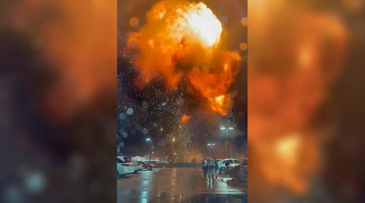 Clip: Máy bay Mỹ bốc cháy trên không, lao xuống khu dân cư với tốc độ kinh hoàng, nổ tung như bom