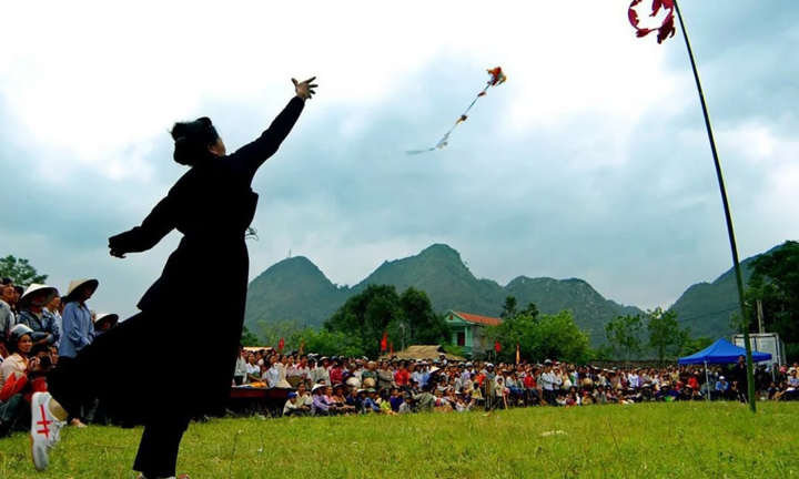 Ném Còn- trò chơi dân gian ngày Tết