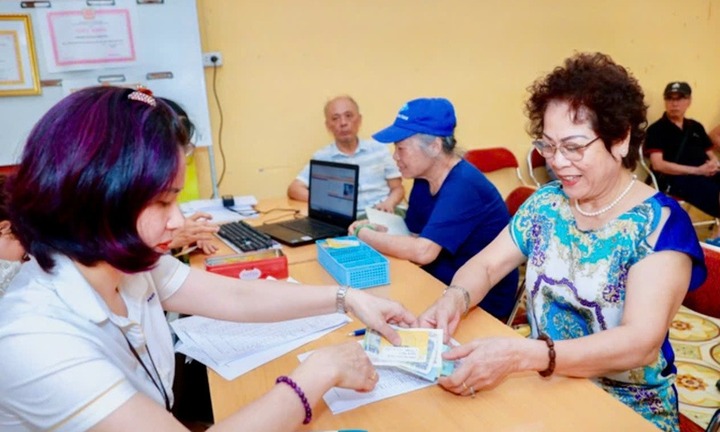 Kiến nghị giảm tuổi nghỉ hưu với nữ công chức, viên chức còn 55 tuổi