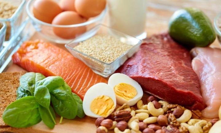 Chọn hạt nêm hay mỳ chính tốt hơn?