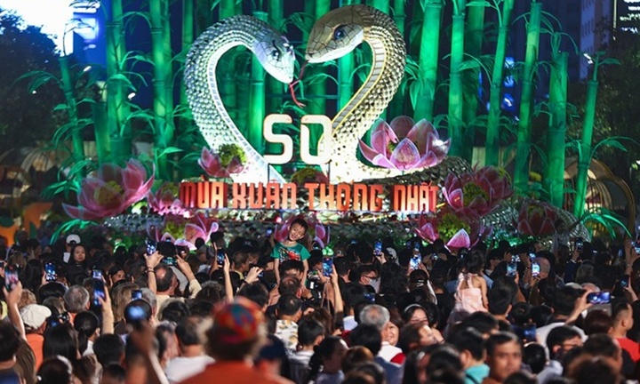 Tin tức thời sự hôm nay (4/2): Người phụ nữ trả túi chứa tiền, vàng nhặt được