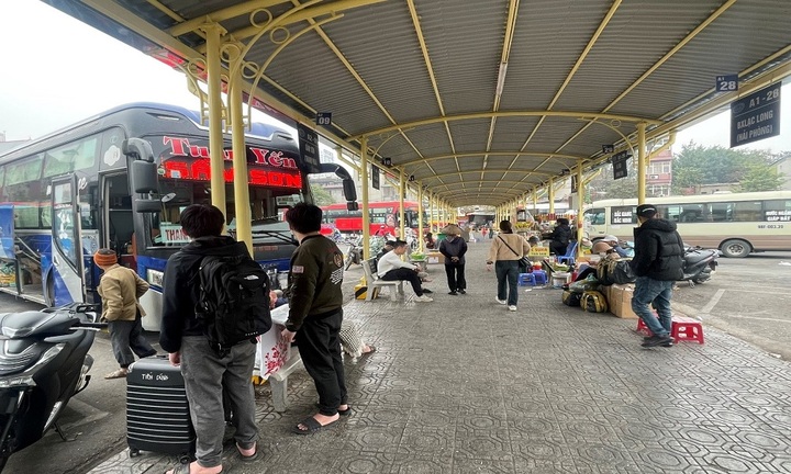 Bến xe tại Hà Nội phục vụ hơn 187.000 lượt khách trong dịp Tết