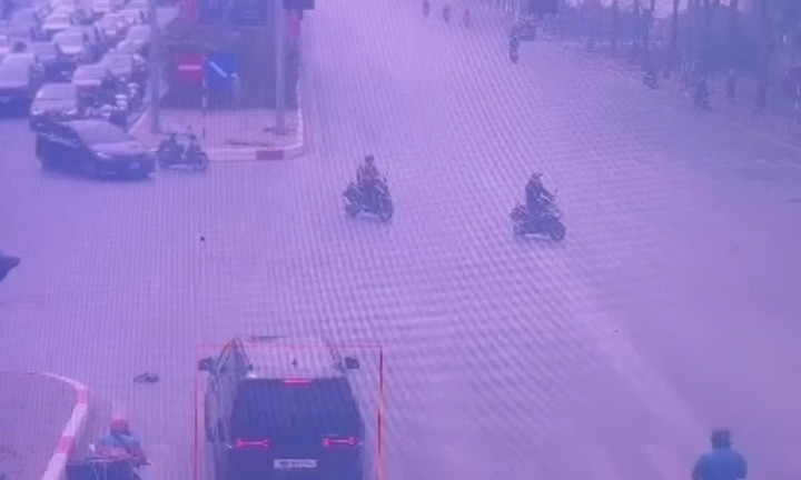 Hà Nội: Vượt đèn đỏ đưa người gặp nạn đi cấp cứu, tài xế được xoá phạt nguội