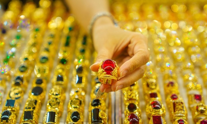 Tin tức giá vàng chiều nay (4/2): Giá vàng SJC, vàng nhẫn bất ngờ 