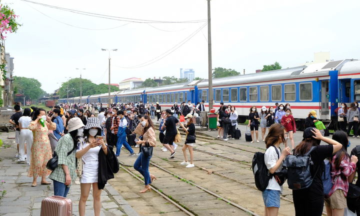 Ngành Đường sắt mở bán vé tàu dịp nghỉ Lễ 30/4-1/5