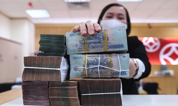 Nhân viên ngân hàng nào có thu nhập cao nhất, một năm mua được 64 chỉ vàng?