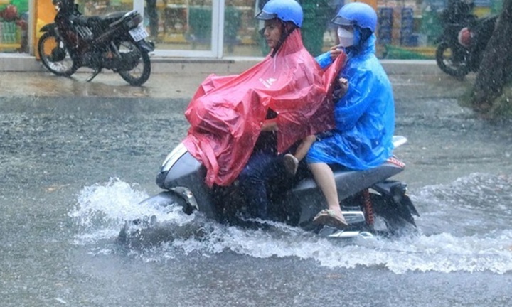 Biển Đông xuất hiện vùng áp thấp gây thời tiết xấu cho Nam Trung Bộ