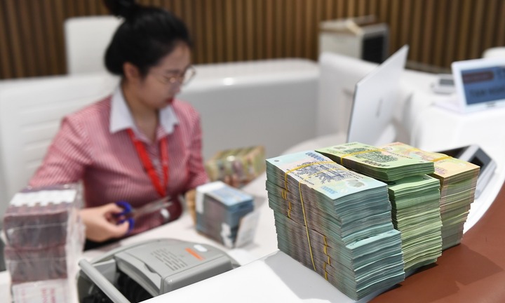 Lãi suất ngân hàng hôm nay 10/2: Loạt ngân hàng vượt mốc 7%