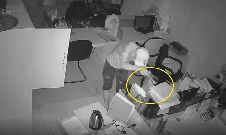 Sau 3 tháng nghỉ việc, nhân viên cũ làm việc này với đồng nghiệp rồi đến công an đầu thú