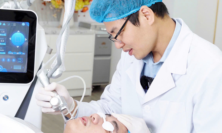 Trị sẹo rỗ với phương pháp tách đáy sẹo bằng khí hiệu quả, không xâm lấn cùng bác sĩ Lê Kiên