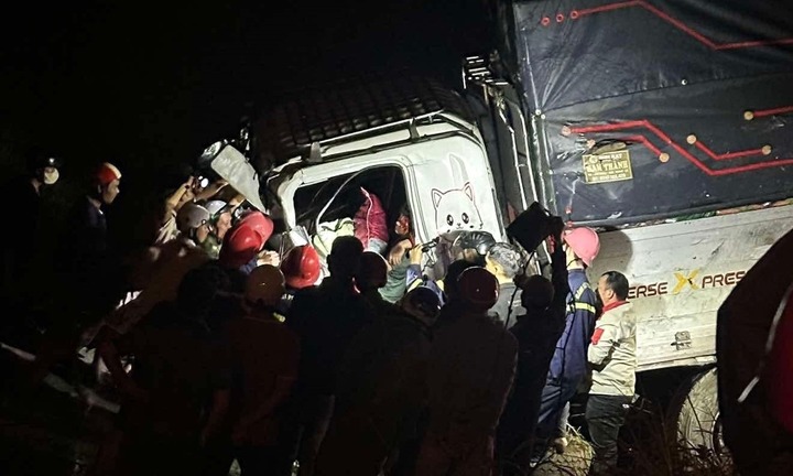 Clip: Hiện trường vụ 3 xe tải tông liên hoàn ở Bình Định, 5 người bị thương