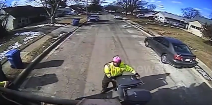 Clip: Thùng rác phát nổ như 