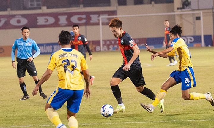 Hoàng Đức thoát chấn thương nặng, HLV Kim Sang-sik thở phào