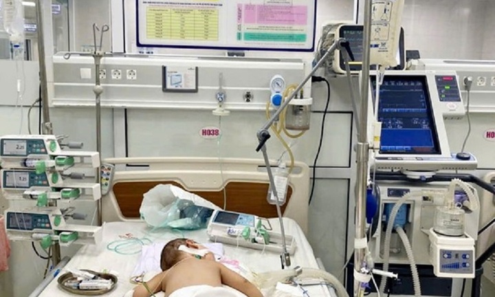 Cứu sống bé trai 7 tháng tuổi suy hô hấp cấp tiến triển (ARDS) do biến chứng Cúm A