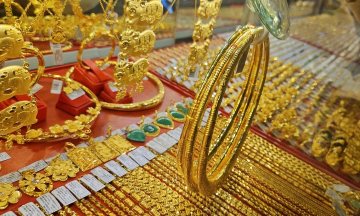 Giá vàng tối nay (13/2): SJC và vàng nhẫn tăng vọt