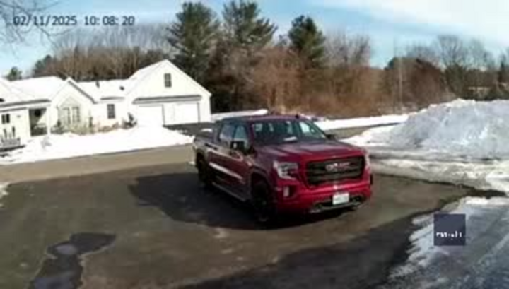 Clip: Thót tim cảnh máy bay rơi xuống khu dân cư, phi công may mắn thoát chết