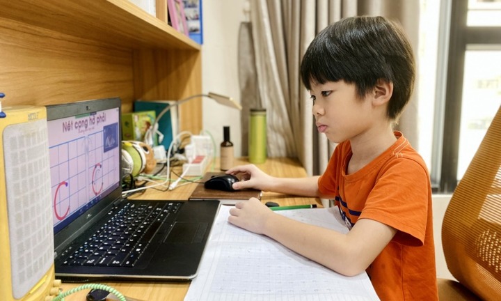 Giáo viên dạy thêm online, sinh viên dạy thêm tại nhà có vi phạm Thông tư 29 không?