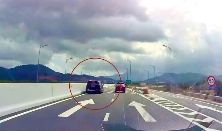 Lùi xe trên cao tốc Nha Trang - Cam Lâm, một nữ tài xế bị phạt 35 triệu đồng