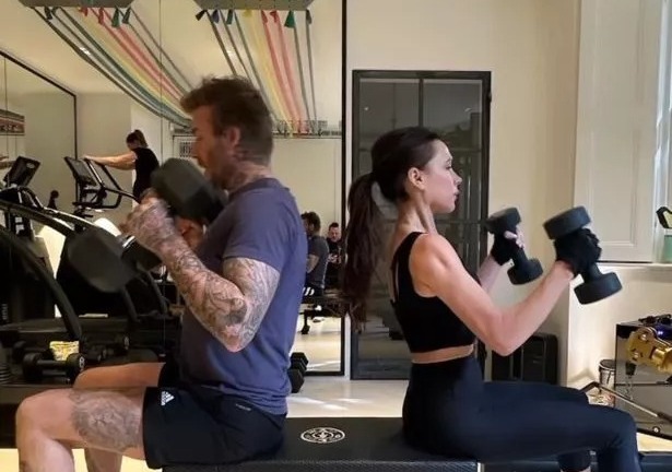 Vợ chồng Becks tập gym dịp Valentine, khoe thân hình tuổi ngũ tuần đáng ngưỡng mộ