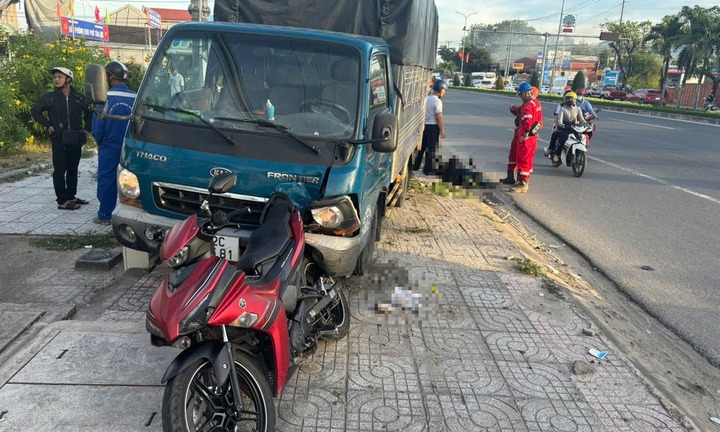 Xe máy va chạm ô tô tải, nữ sinh lớp 12 tử vong thương tâm