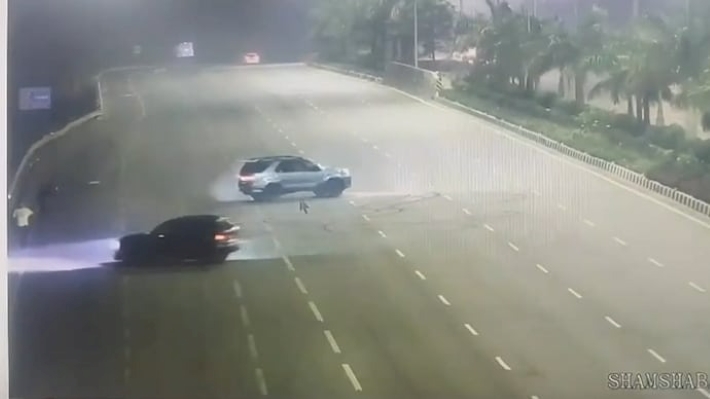 Clip: Hai sinh viên lái xe sang, 