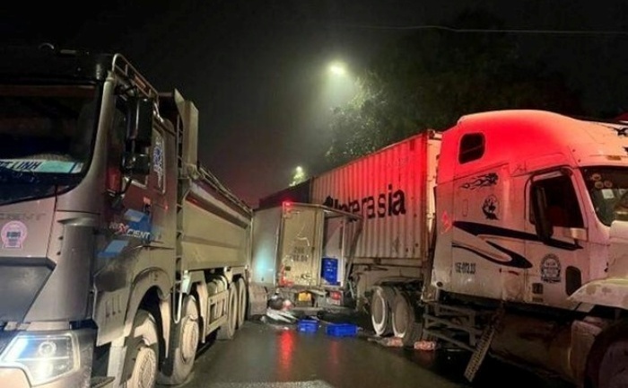 Tin tức tai nạn giao thông mới nhất ngày 20/2: Lật xe chở sắn, giao thông ùn tắc