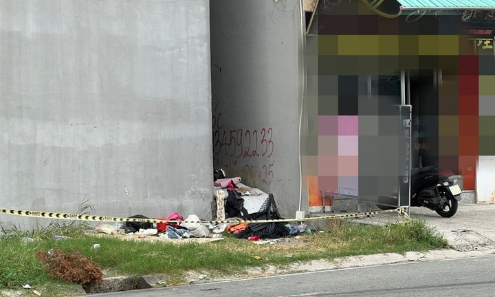 Xót xa vụ bé 4 tháng tuổi tử vong trong khe thoát hiểm ở Bình Dương