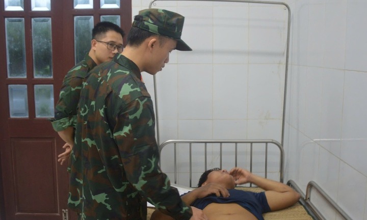 Ăn cá hồng tự câu trên biển, 6 ngư dân bị ngộ độc nặng