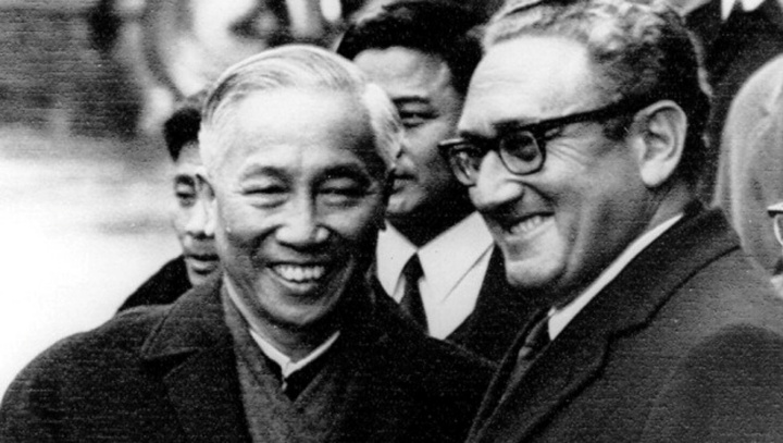 Ai là người Việt Nam đầu tiên đạt giải Nobel?