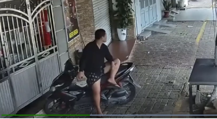 Clip: Mặc quần chấm bi đi trộm, 