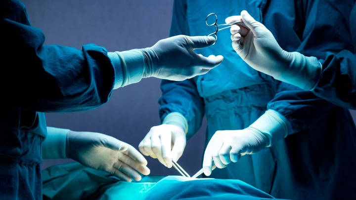 Định mệnh nghiệt ngã từ sai sót y khoa: Bác sĩ xem YouTube để mổ lấy thai, 2 mẹ con tử vong thương tâm