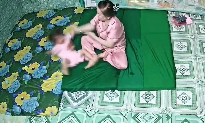 Khởi tố bảo mẫu có hành vi bạo hành trẻ em ở Long An