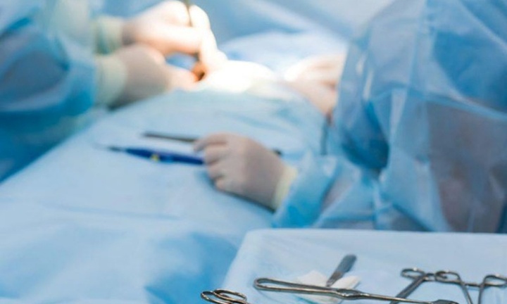 Người đàn ông mất xương hàm vì bác sĩ