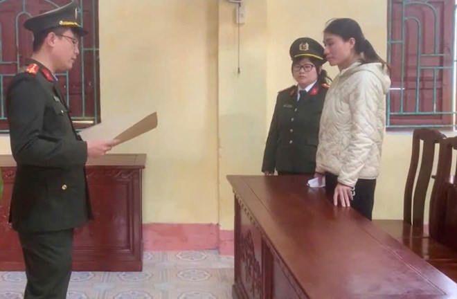 Tin pháp luật nổi bật 24h qua: Khởi tố người phụ nữ dùng 2 sổ đỏ giả để lừa đảo