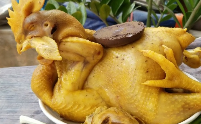 Luộc gà nên đặt úp hay ngửa mới đúng