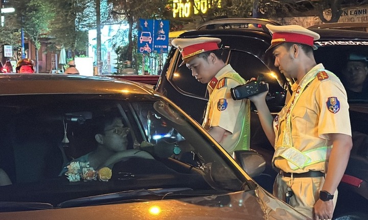 Tài xế ô tô bị trừ gần hết điểm bằng lái khi vi phạm lỗi nào?