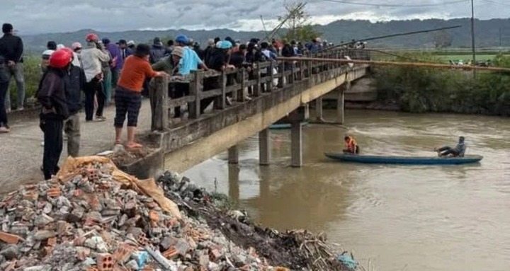 Tìm kiếm người đàn ông thả cá phóng sinh bị nước cuốn trên sông Krông Ana