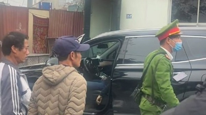 Hiện trường vụ người đàn ông tử vong trong xe ô tô ở Hà Nội