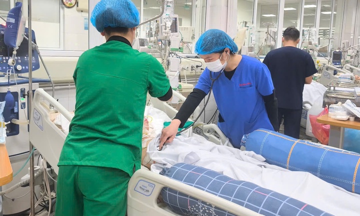 Thiếu nữ 15 tuổi bị sốc nhiễm khuẩn do tụ cầu vàng