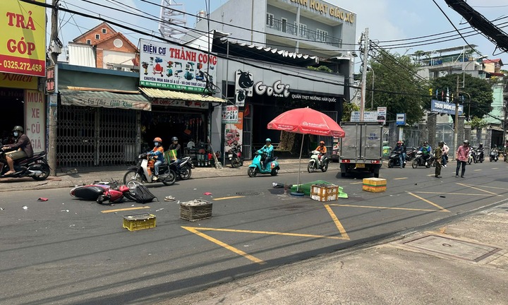 Tin tức tai nạn giao thông mới nhất ngày 2/3: Xe đầu kéo va chạm xe máy, 1 người chết