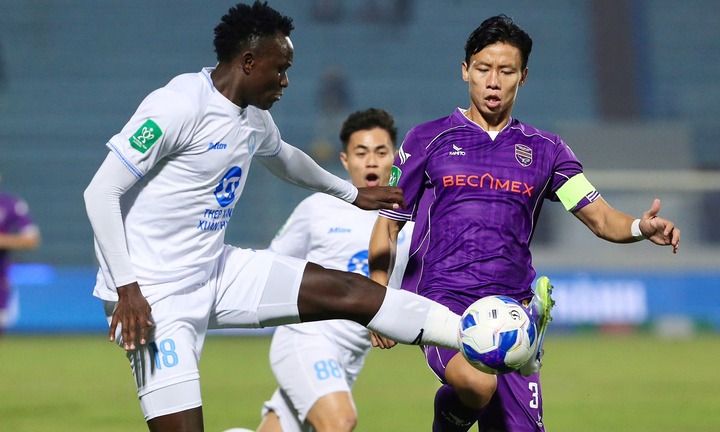 Quế Ngọc Hải trở lại, hàng thủ sẽ “chật chội”?