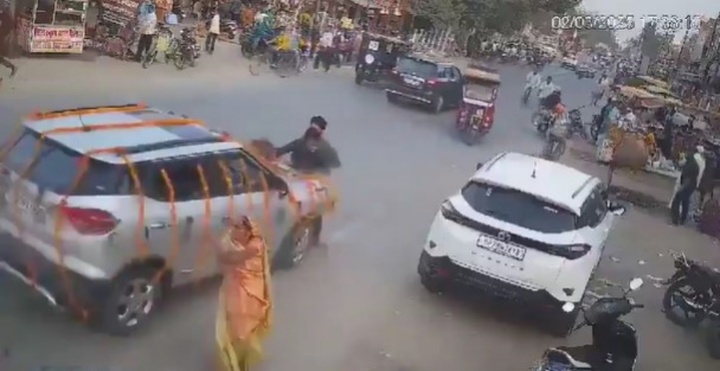 Clip: Xe hoa tông trực diện xe máy, hất văng hai người bay lên không trung